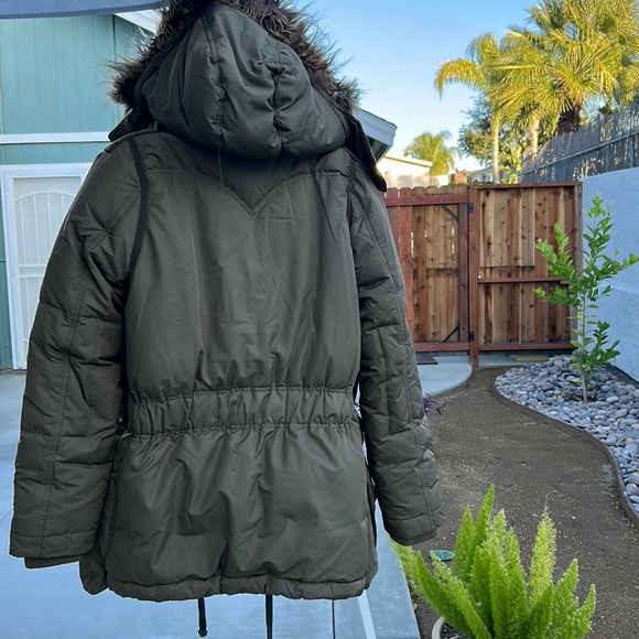 Levi’s Puffer Snow Jacket in Khaki Brown with Detachable Hood & Pockets - Picture 4 of 11